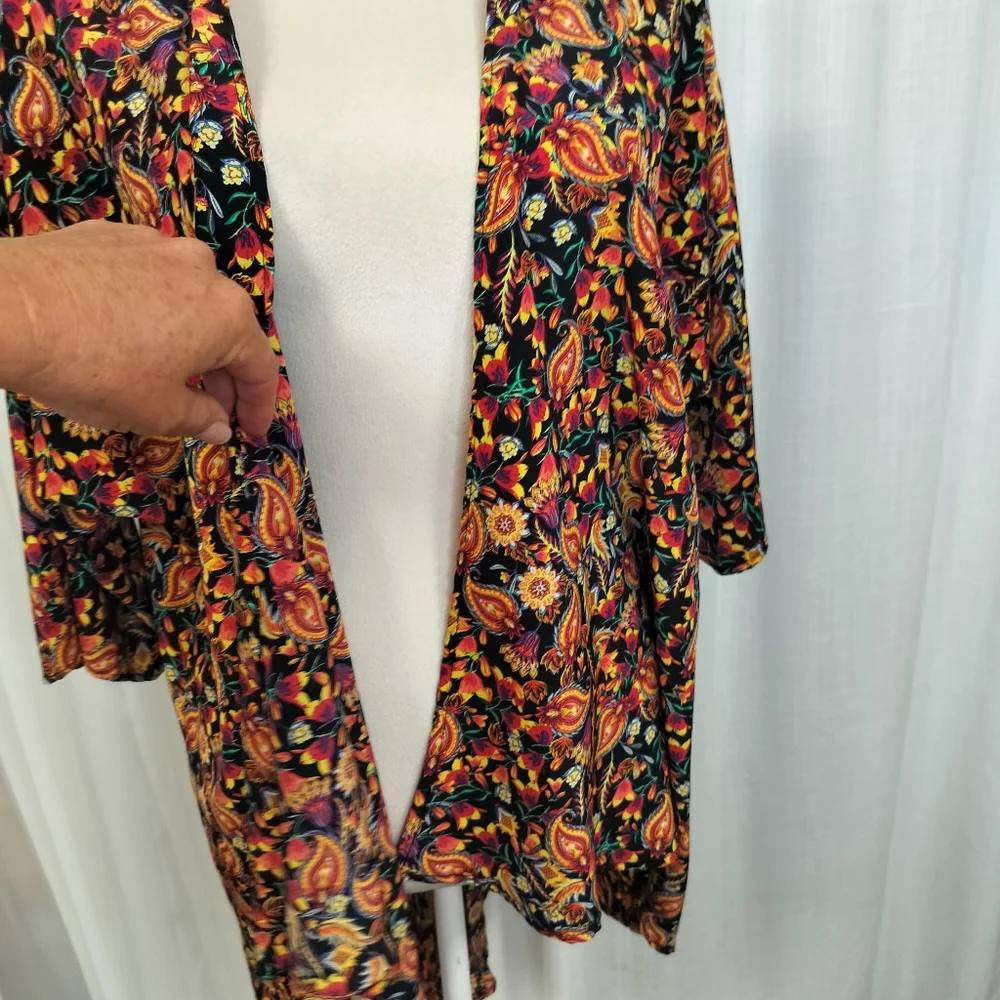 2/$30 LuLaRoe Lindsay Kimono Open Cardigan Shawl Size S‎ Oversized Satin Paisley